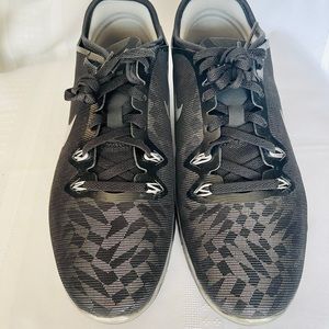 Women’s Nike TR Free 5.0 Black & Silver Size 9